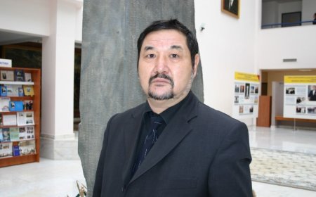 Тұрсын Жұртбай. Мұхтардың «Қос ағашы»