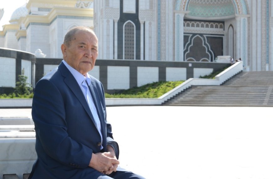 Әкім Тарази. Есуас