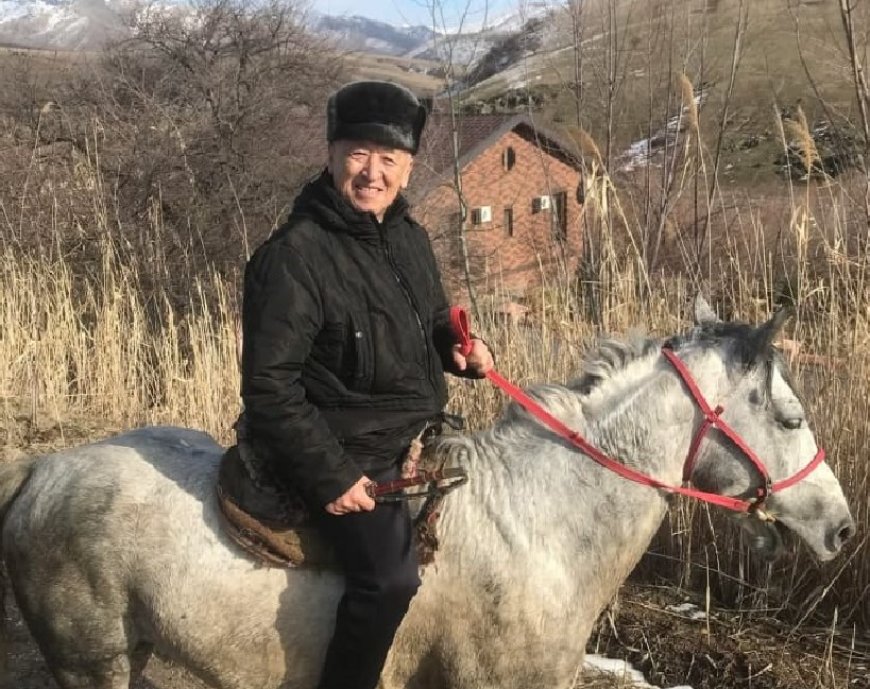 Мархабат Байғұт. Ақсақ кемпір