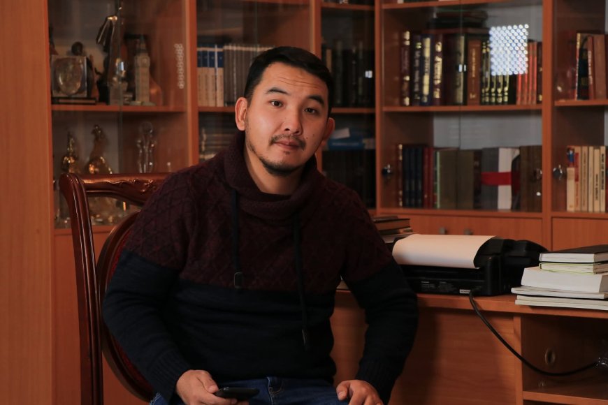 Бағашар Тұрсынбайұлы. Күншуақ қаласындағы жазушы