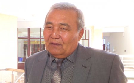 Сәрсенбек Сахабат. Сөз мүсіні