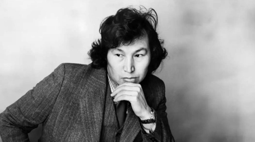 Оралхан Бөкей. Тортай мінер ақ боз ат